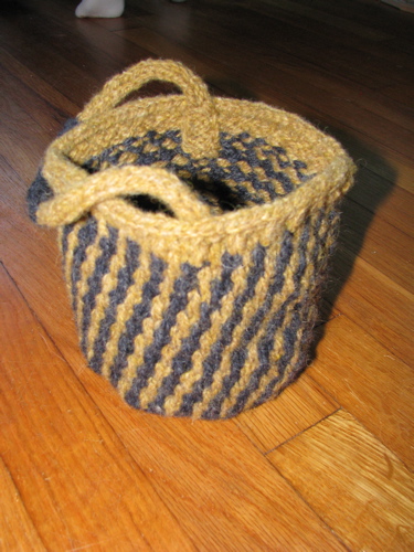 mosaic knitting two color basket