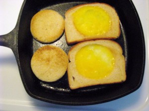 scrambled eggs cooked in a hole in toast