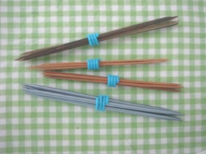 DIY plastic coils holding together double point knitting needles dpns